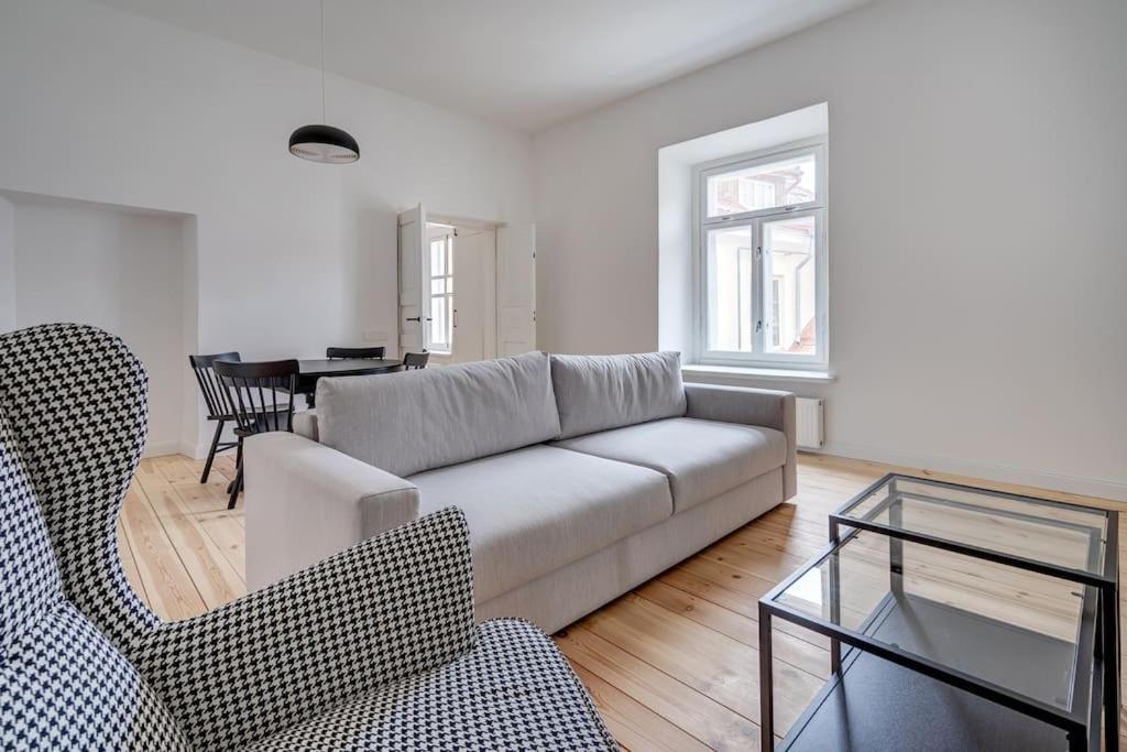 Spacious 2-Bedroom Flat In Old Town By Urban Rent VNO Exterior photo