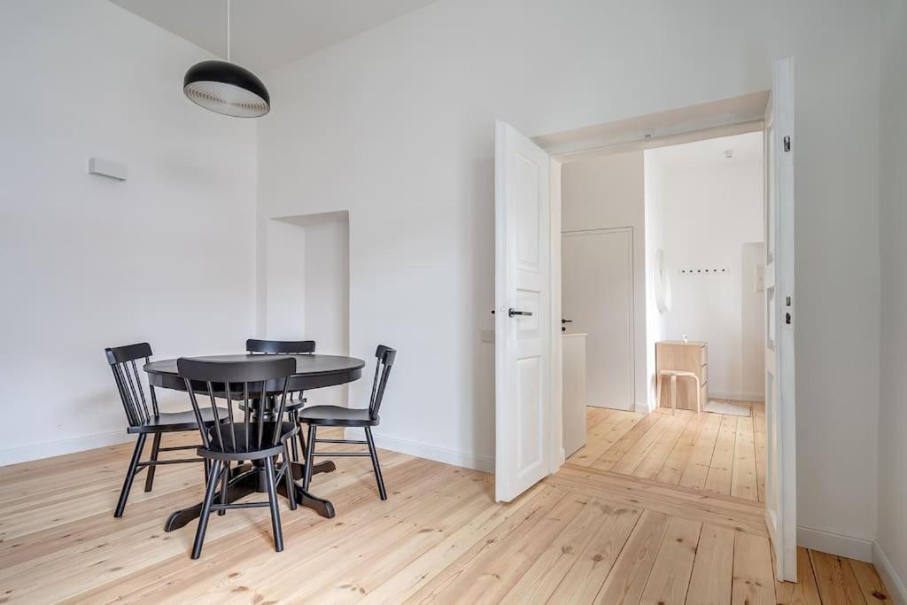 Spacious 2-Bedroom Flat In Old Town By Urban Rent VNO Exterior photo