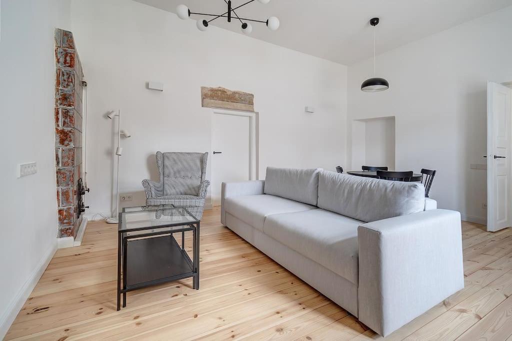 Spacious 2-Bedroom Flat In Old Town By Urban Rent VNO Exterior photo
