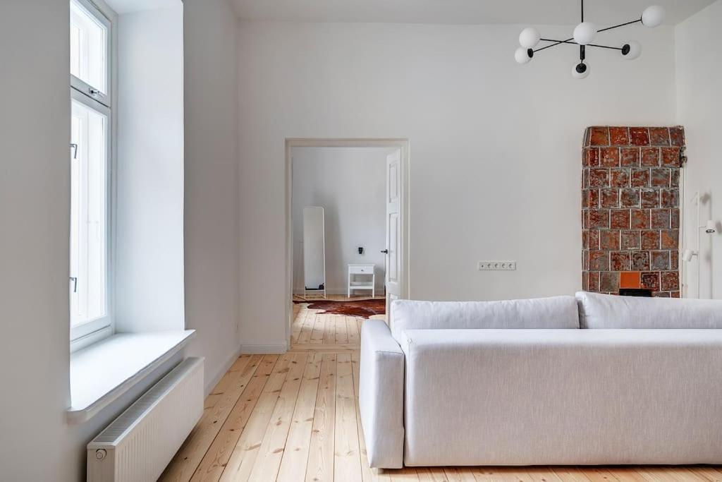 Spacious 2-Bedroom Flat In Old Town By Urban Rent VNO Exterior photo