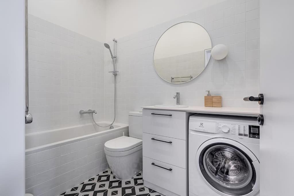 Spacious 2-Bedroom Flat In Old Town By Urban Rent VNO Exterior photo