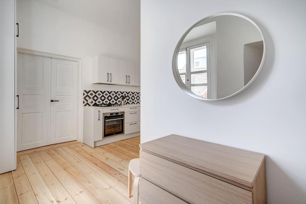 Spacious 2-Bedroom Flat In Old Town By Urban Rent VNO Exterior photo