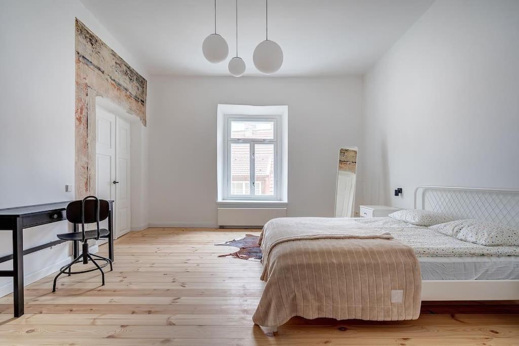 Spacious 2-Bedroom Flat In Old Town By Urban Rent VNO Exterior photo