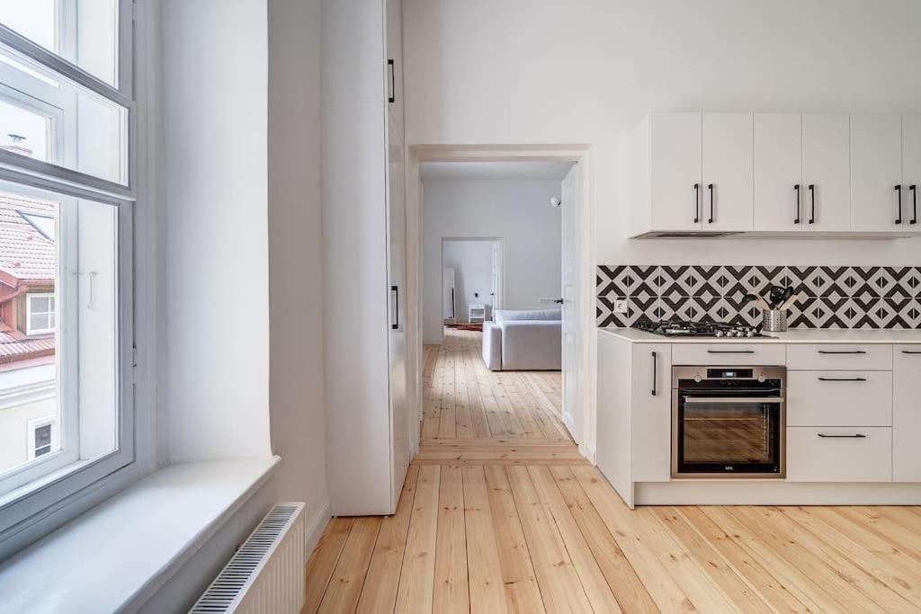 Spacious 2-Bedroom Flat In Old Town By Urban Rent VNO Exterior photo