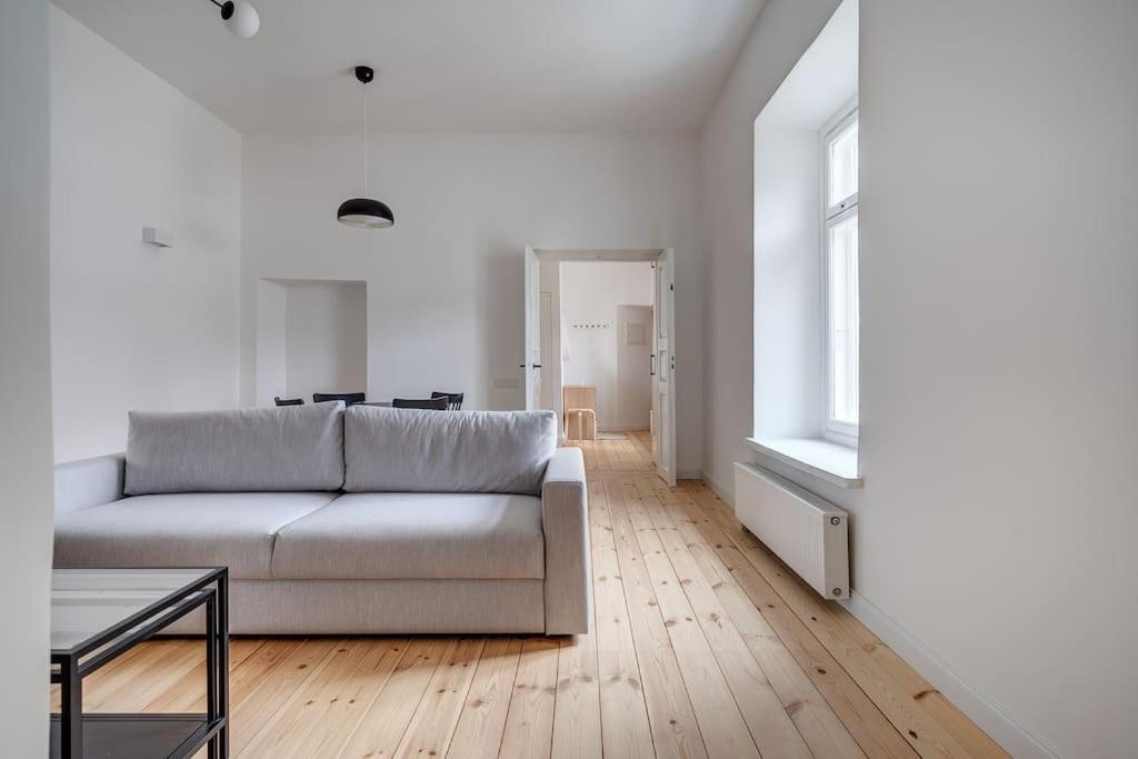 Spacious 2-Bedroom Flat In Old Town By Urban Rent VNO Exterior photo