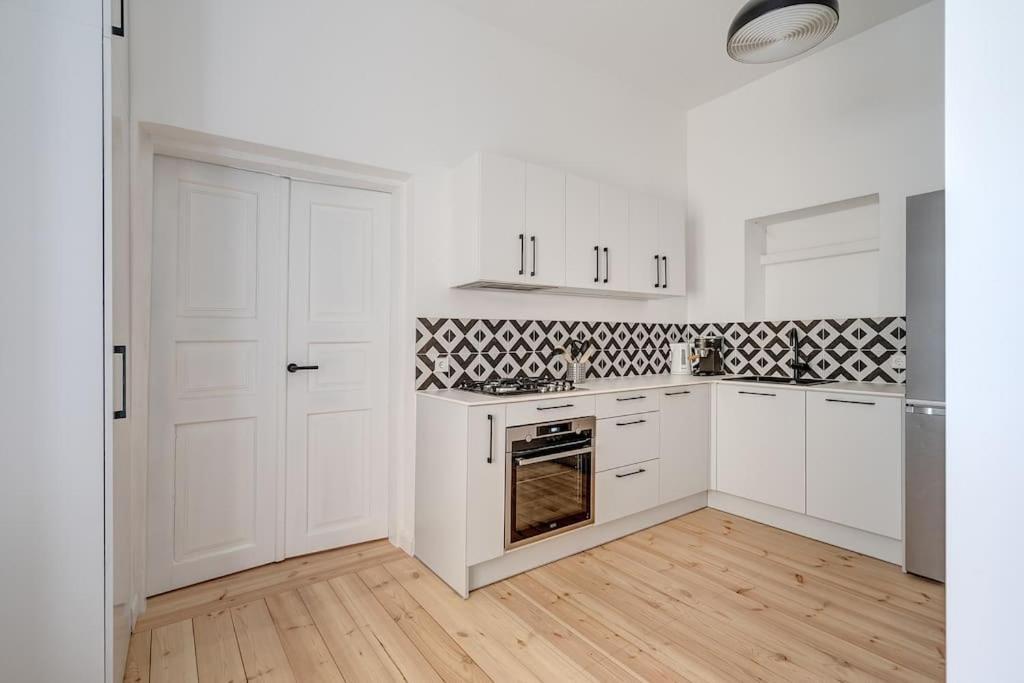 Spacious 2-Bedroom Flat In Old Town By Urban Rent VNO Exterior photo