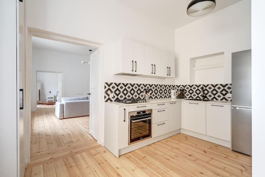 Spacious 2-Bedroom Flat In Old Town By Urban Rent VNO Exterior photo
