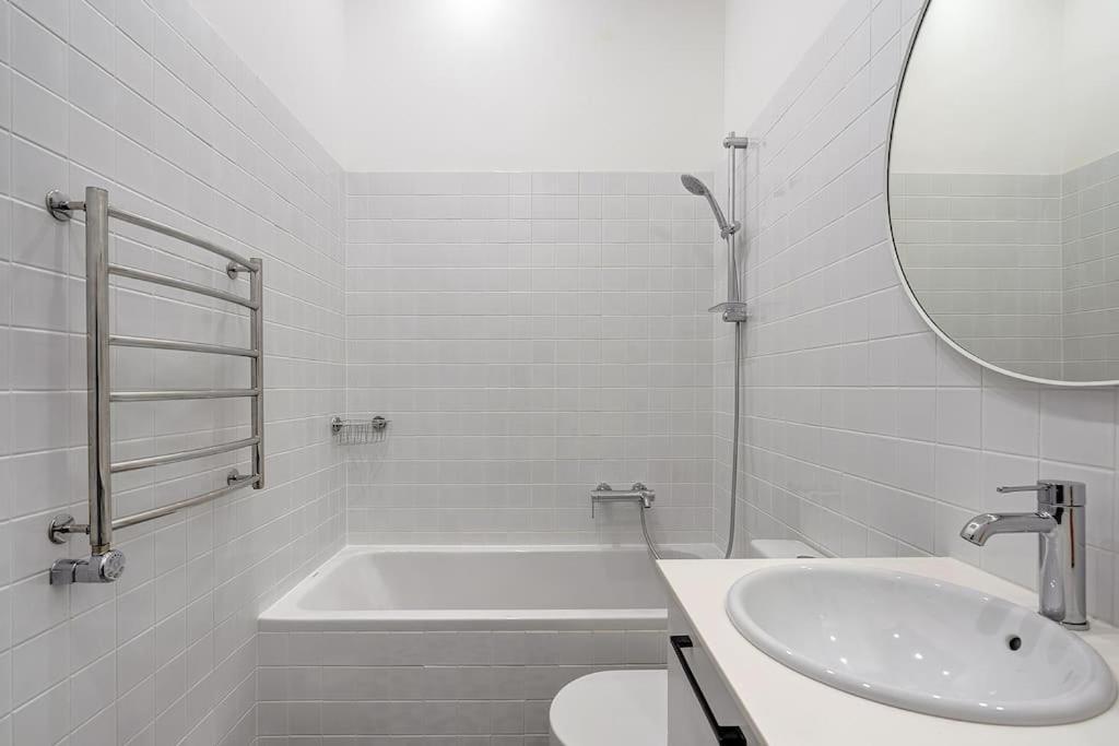 Spacious 2-Bedroom Flat In Old Town By Urban Rent VNO Exterior photo